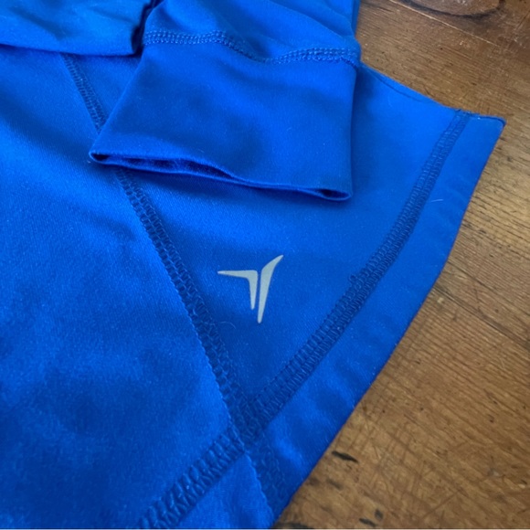 L - Semi-fitted Active Old Navy shirt - Picture 8 of 8